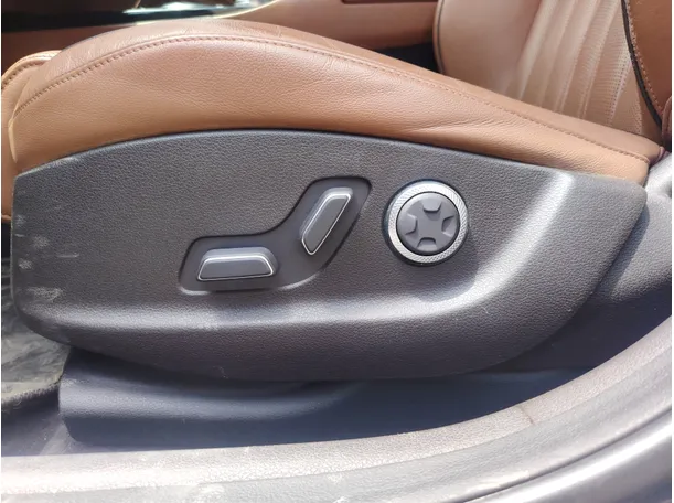 Car image 27