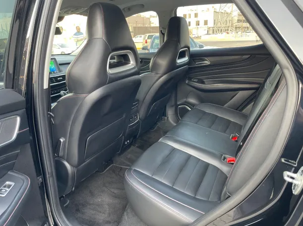 Car image 16