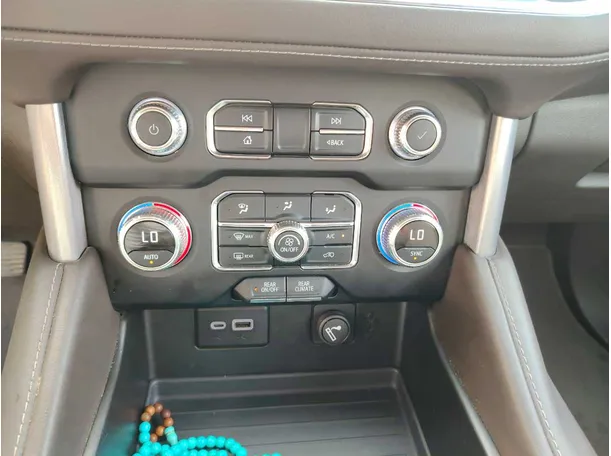 Car image 27
