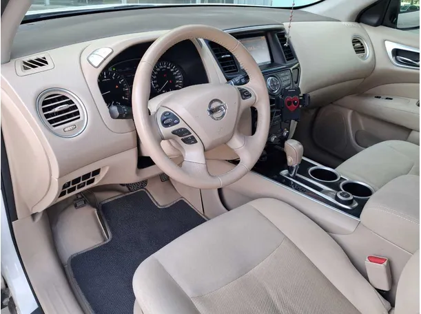 Car image 11