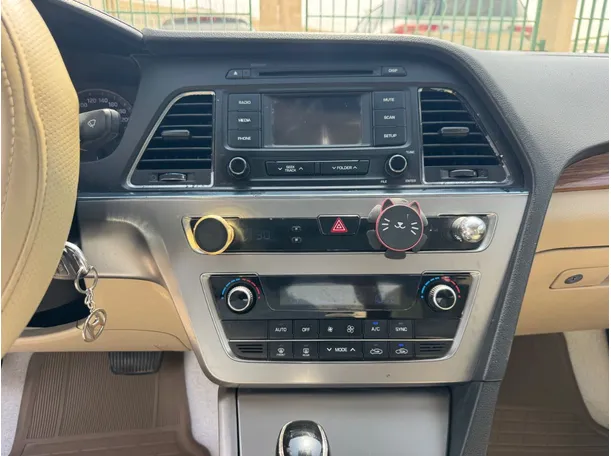 Car image 16