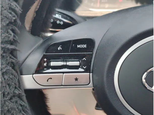Car image 27