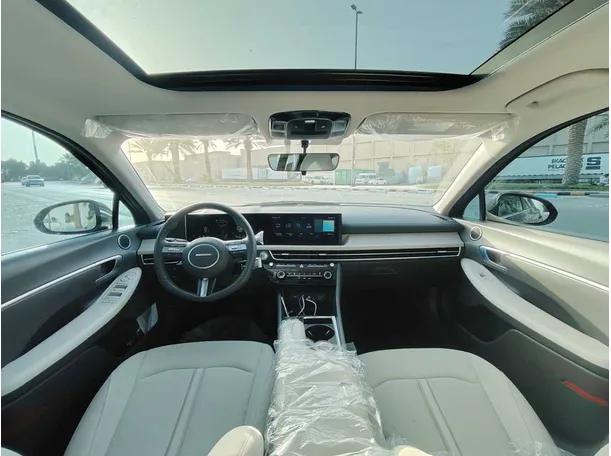 Car image 18