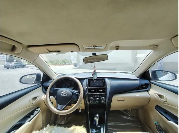 Car image 17