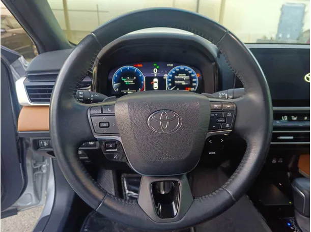 Car image 23