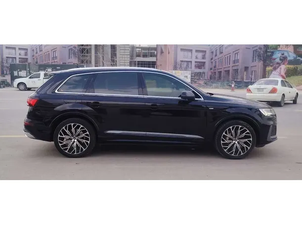 Car image 4
