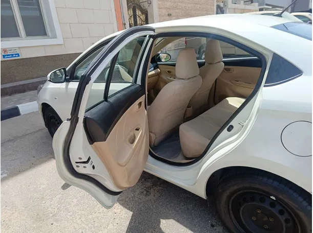 Car image 14