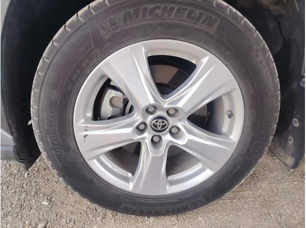 Car image 10