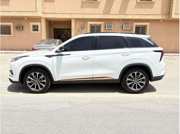 Car image 8
