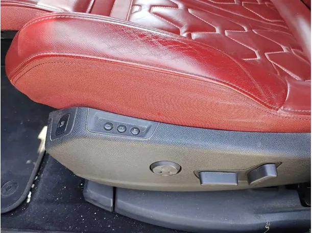 Car image 26