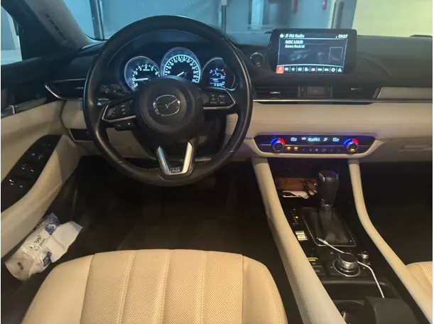 Car image 15
