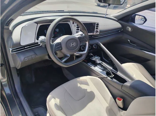 Car image 13
