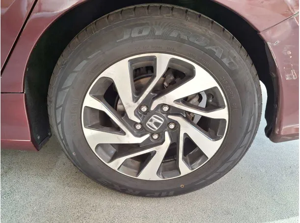 Car image 9
