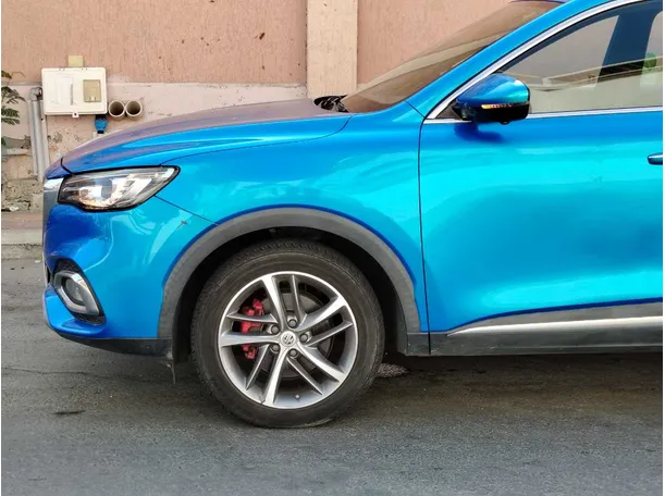 Car image 9