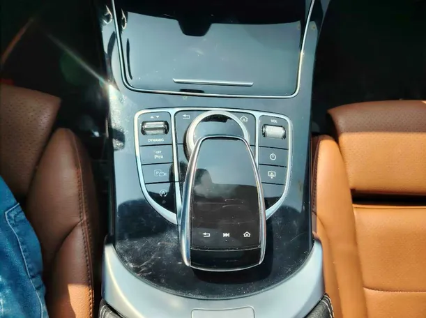 Car image 24