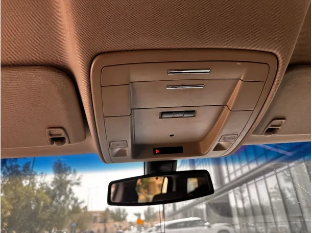 Car image 25