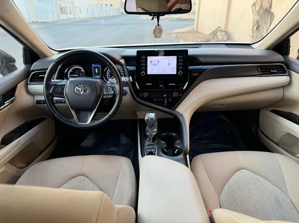 Car image 16