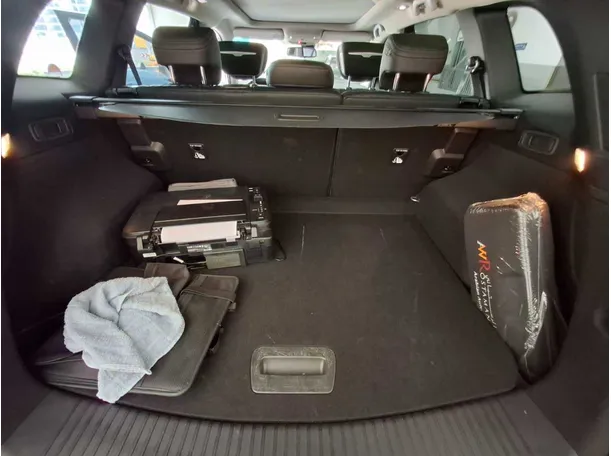 Car image 19