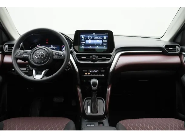 Car image 14
