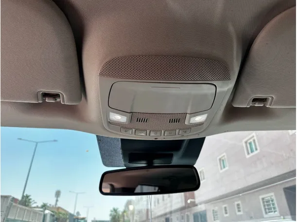 Car image 25