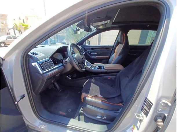 Car image 11