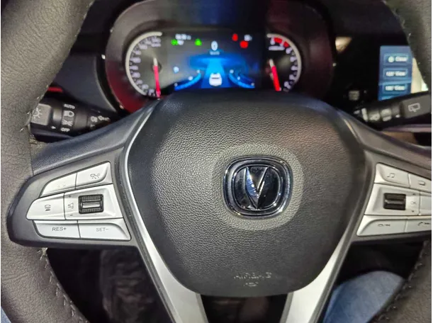 Car image 32