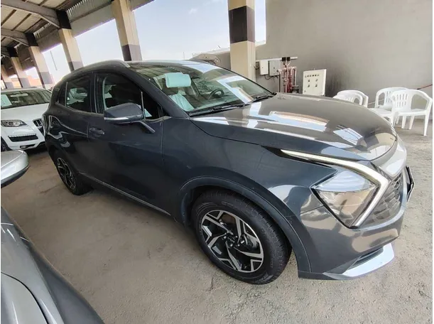 Car image 4