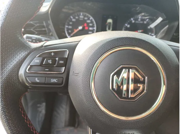 Car image 18