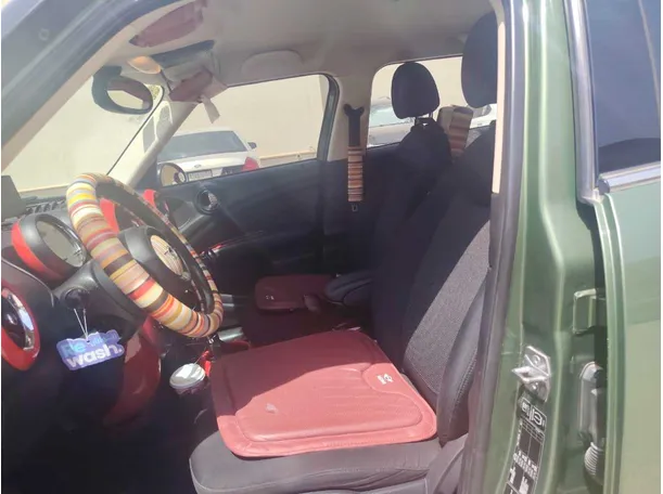 Car image 12