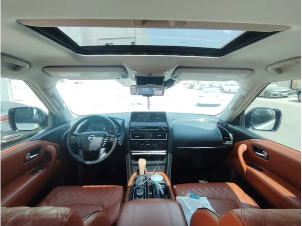 Car image 19