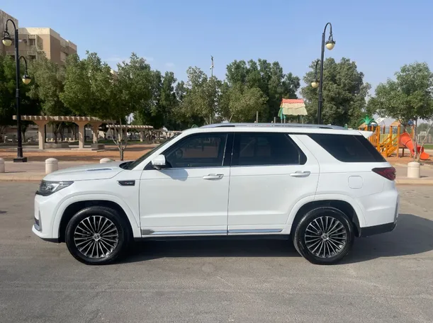 Car image 8