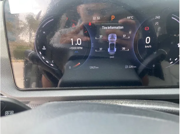 Car image 19