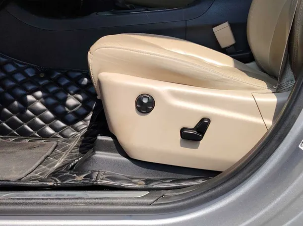 Car image 29