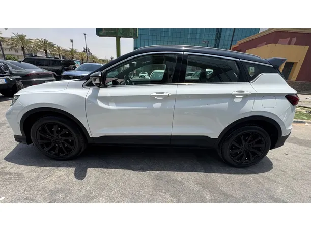 Car image 8