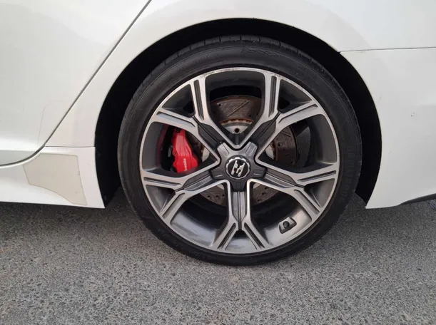Car image 9