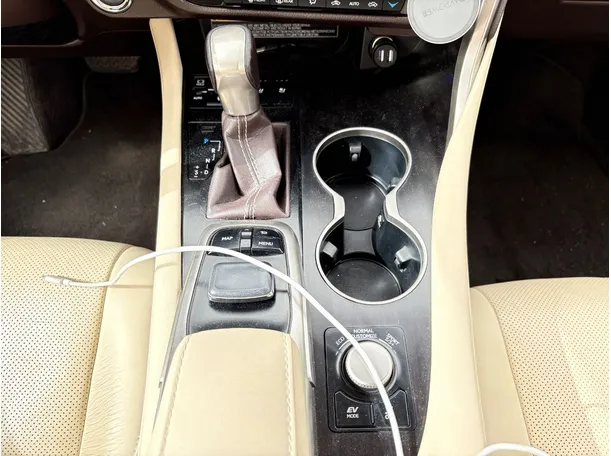 Car image 19