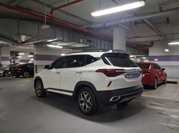 Car image 7
