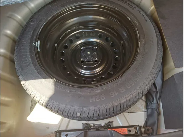 Car image 20