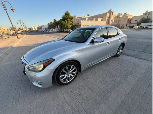 2017 Infiniti Q70 in KSA