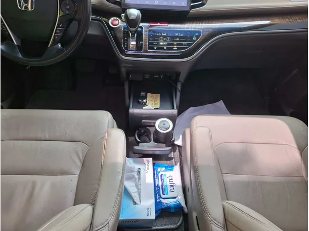 Car image 16