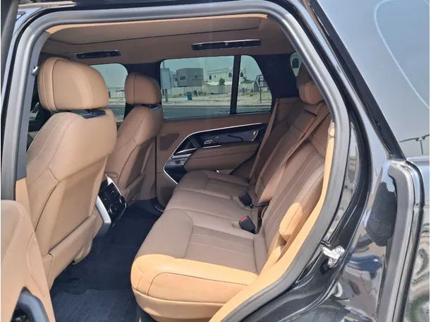 Car image 13