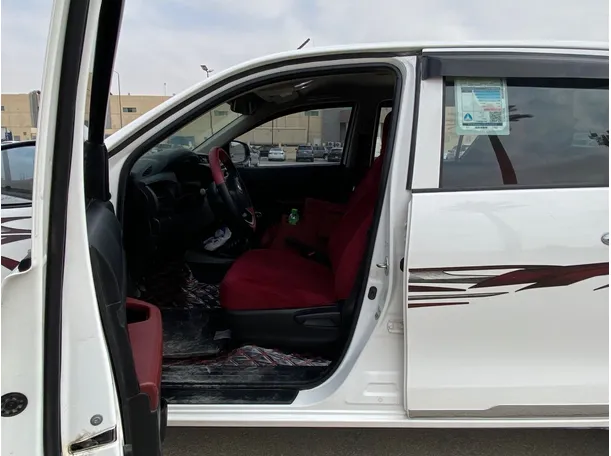 Car image 11