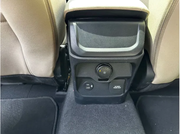 Car image 27