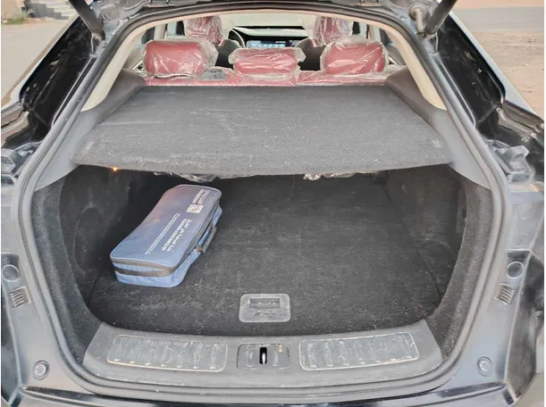 Car image 25