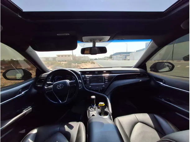 Car image 18