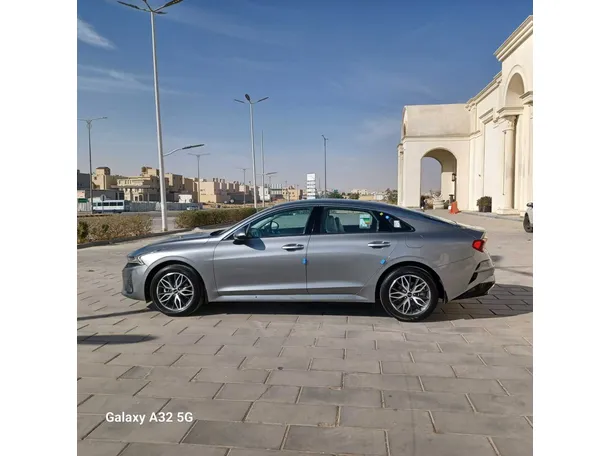 Car image 8