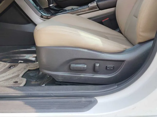 Car image 35