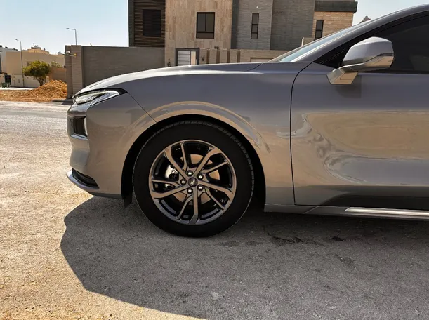 Car image 9