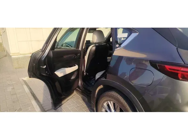 Car image 13