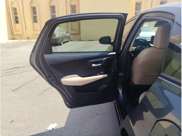 Car image 15